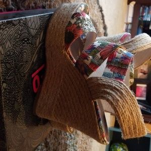 Wedge sandals(never worn)